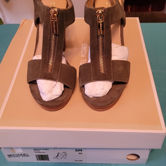 Michael Michael Kors Sandals - Picture 2 of 5